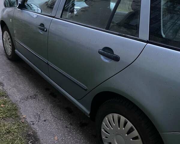 Сірий Шкода Фабія, об'ємом двигуна 1.39 л та пробігом 185 тис. км за 4000 $, фото 5 на Automoto.ua