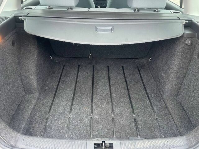 Серый Шкода Фабия, объемом двигателя 1.4 л и пробегом 252 тыс. км за 4200 $, фото 12 на Automoto.ua