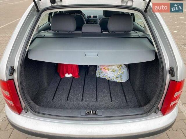 Серый Шкода Фабия, объемом двигателя 1.39 л и пробегом 195 тыс. км за 4200 $, фото 15 на Automoto.ua