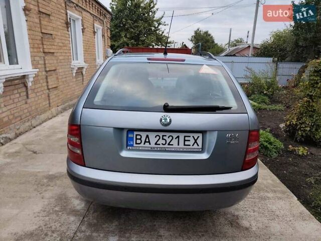 Серый Шкода Фабия, объемом двигателя 1.39 л и пробегом 202 тыс. км за 4700 $, фото 4 на Automoto.ua