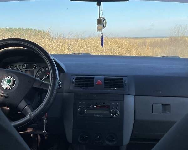 Сірий Шкода Фабія, об'ємом двигуна 1.4 л та пробігом 291 тис. км за 3050 $, фото 1 на Automoto.ua