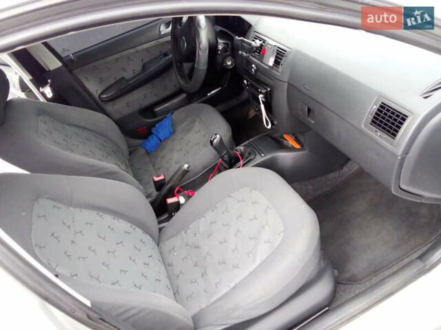 Сірий Шкода Фабія, об'ємом двигуна 1.2 л та пробігом 310 тис. км за 2800 $, фото 7 на Automoto.ua