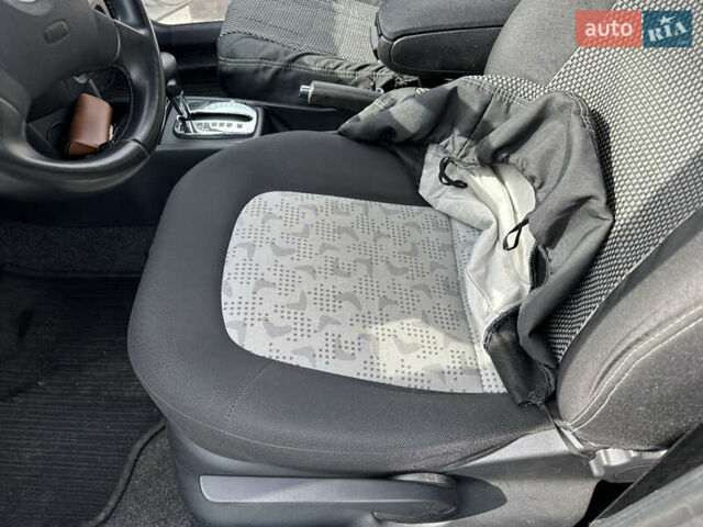 Серый Шкода Фабия, объемом двигателя 1.39 л и пробегом 208 тыс. км за 4299 $, фото 30 на Automoto.ua