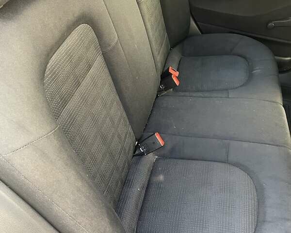 Серый Шкода Фабия, объемом двигателя 1.39 л и пробегом 207 тыс. км за 4300 $, фото 15 на Automoto.ua