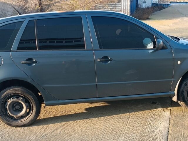 Серый Шкода Фабия, объемом двигателя 0 л и пробегом 285 тыс. км за 3300 $, фото 2 на Automoto.ua