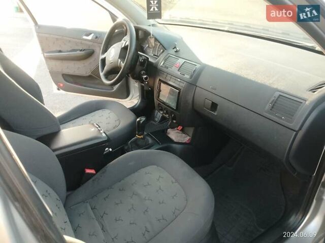 Сірий Шкода Фабія, об'ємом двигуна 1.39 л та пробігом 220 тис. км за 3500 $, фото 7 на Automoto.ua