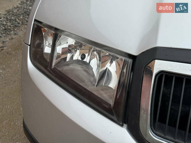 Серый Шкода Фабия, объемом двигателя 1.39 л и пробегом 208 тыс. км за 3999 $, фото 5 на Automoto.ua