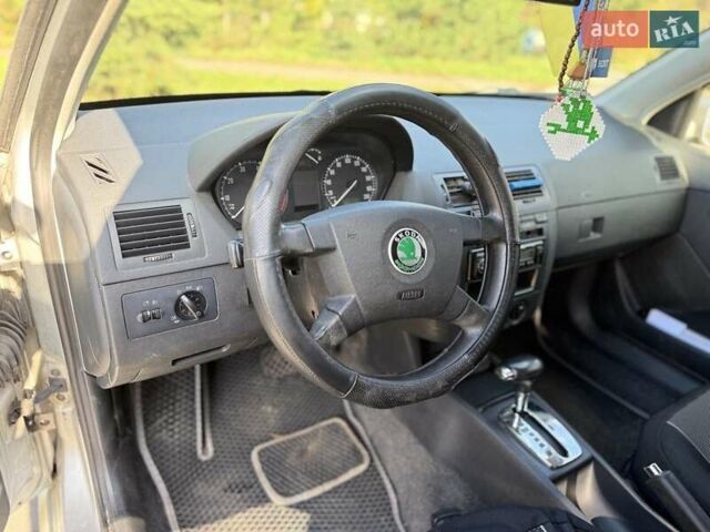 Сірий Шкода Фабія, об'ємом двигуна 1.39 л та пробігом 242 тис. км за 3900 $, фото 9 на Automoto.ua