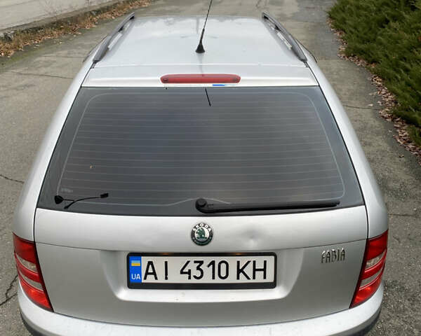 Серый Шкода Фабия, объемом двигателя 1.39 л и пробегом 243 тыс. км за 4500 $, фото 4 на Automoto.ua
