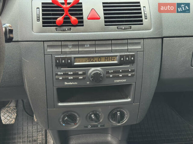 Серый Шкода Фабия, объемом двигателя 1.39 л и пробегом 208 тыс. км за 3999 $, фото 29 на Automoto.ua