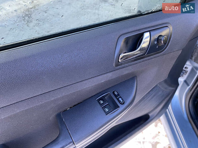 Сірий Шкода Фабія, об'ємом двигуна 1.39 л та пробігом 200 тис. км за 2999 $, фото 9 на Automoto.ua