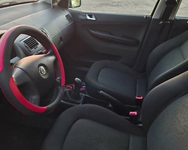 Серый Шкода Фабия, объемом двигателя 1.4 л и пробегом 202 тыс. км за 3750 $, фото 8 на Automoto.ua