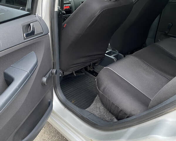 Серый Шкода Фабия, объемом двигателя 1.39 л и пробегом 243 тыс. км за 4500 $, фото 10 на Automoto.ua