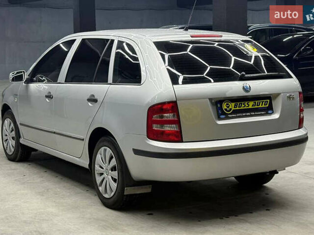 Серый Шкода Фабия, объемом двигателя 1.39 л и пробегом 178 тыс. км за 5100 $, фото 3 на Automoto.ua