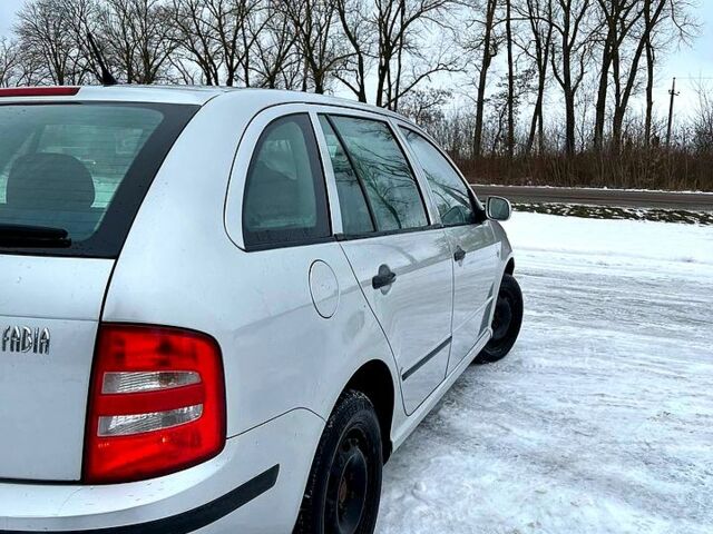 Сірий Шкода Фабія, об'ємом двигуна 1.4 л та пробігом 200 тис. км за 4000 $, фото 3 на Automoto.ua