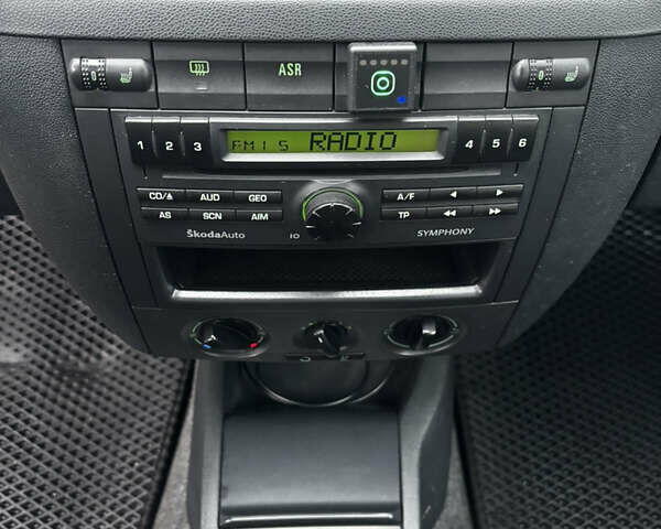 Серый Шкода Фабия, объемом двигателя 1.4 л и пробегом 322 тыс. км за 3700 $, фото 24 на Automoto.ua