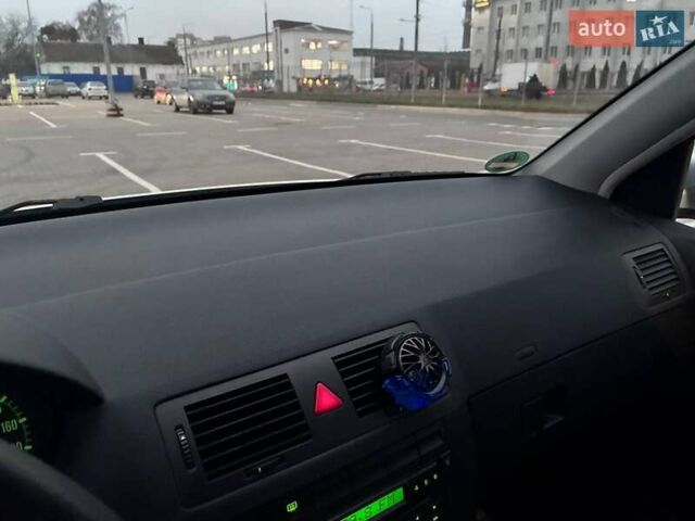 Серый Шкода Фабия, объемом двигателя 1.39 л и пробегом 256 тыс. км за 4200 $, фото 1 на Automoto.ua