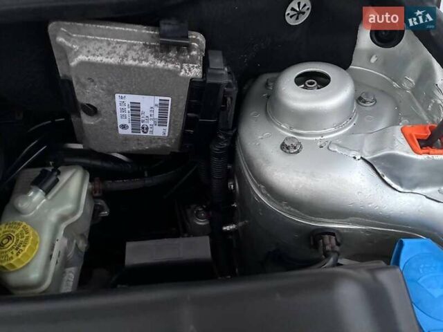 Серый Шкода Фабия, объемом двигателя 1.39 л и пробегом 256 тыс. км за 4200 $, фото 11 на Automoto.ua