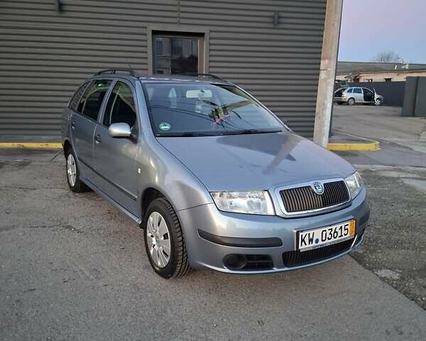 Серый Шкода Фабия, объемом двигателя 1.4 л и пробегом 202 тыс. км за 3750 $, фото 3 на Automoto.ua