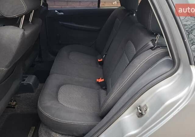 Серый Шкода Фабия, объемом двигателя 1.39 л и пробегом 238 тыс. км за 2700 $, фото 7 на Automoto.ua