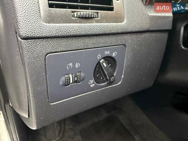 Серый Шкода Фабия, объемом двигателя 1.39 л и пробегом 178 тыс. км за 5100 $, фото 7 на Automoto.ua