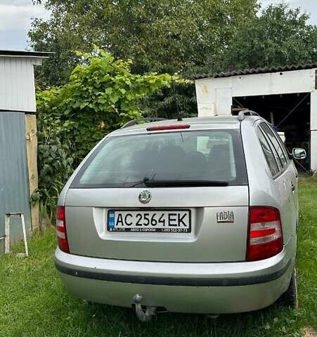 Сірий Шкода Фабія, об'ємом двигуна 1.39 л та пробігом 142 тис. км за 3300 $, фото 3 на Automoto.ua