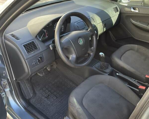 Серый Шкода Фабия, объемом двигателя 1.39 л и пробегом 207 тыс. км за 4300 $, фото 11 на Automoto.ua