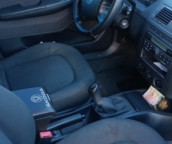 Сірий Шкода Фабія, об'ємом двигуна 1.4 л та пробігом 175 тис. км за 4300 $, фото 9 на Automoto.ua