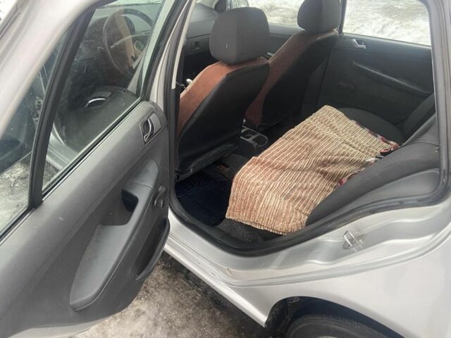 Серый Шкода Фабия, объемом двигателя 1.4 л и пробегом 320 тыс. км за 4000 $, фото 6 на Automoto.ua