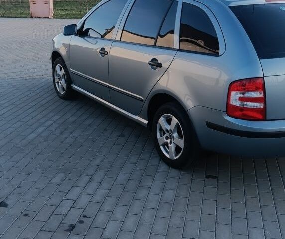 Сірий Шкода Фабія, об'ємом двигуна 1.4 л та пробігом 175 тис. км за 4300 $, фото 12 на Automoto.ua