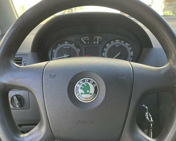 Серый Шкода Фабия, объемом двигателя 1.39 л и пробегом 207 тыс. км за 4300 $, фото 8 на Automoto.ua