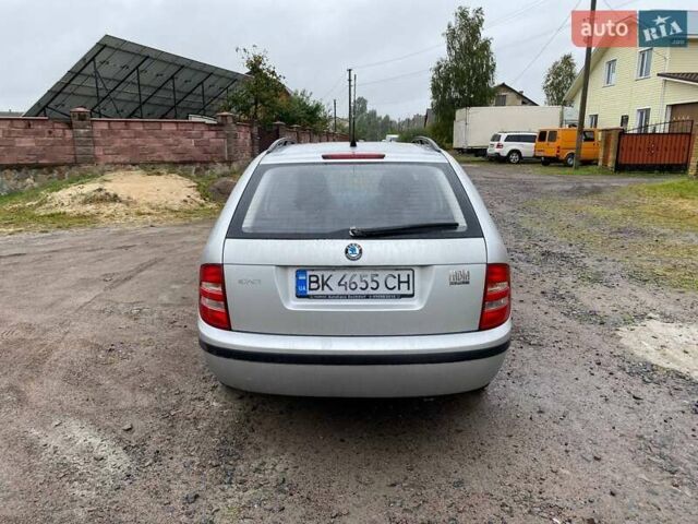 Сірий Шкода Фабія, об'ємом двигуна 1.39 л та пробігом 185 тис. км за 4200 $, фото 5 на Automoto.ua