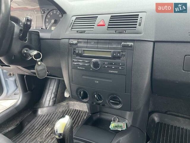 Серый Шкода Фабия, объемом двигателя 1.4 л и пробегом 243 тыс. км за 3000 $, фото 10 на Automoto.ua