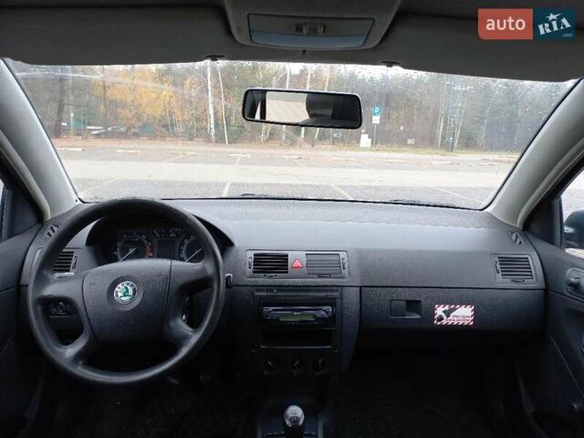 Серый Шкода Фабия, объемом двигателя 1.2 л и пробегом 220 тыс. км за 3500 $, фото 5 на Automoto.ua