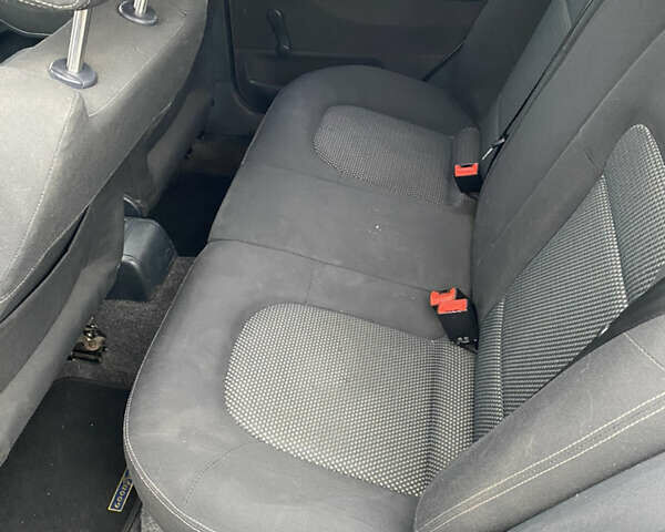 Серый Шкода Фабия, объемом двигателя 1.4 л и пробегом 253 тыс. км за 2800 $, фото 7 на Automoto.ua