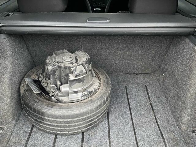 Серый Шкода Фабия, объемом двигателя 1.4 л и пробегом 243 тыс. км за 4600 $, фото 13 на Automoto.ua