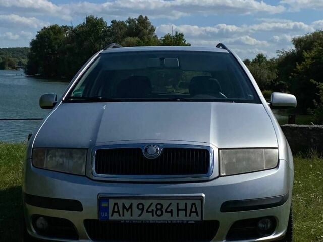 Серый Шкода Фабия, объемом двигателя 1.4 л и пробегом 201 тыс. км за 5100 $, фото 2 на Automoto.ua