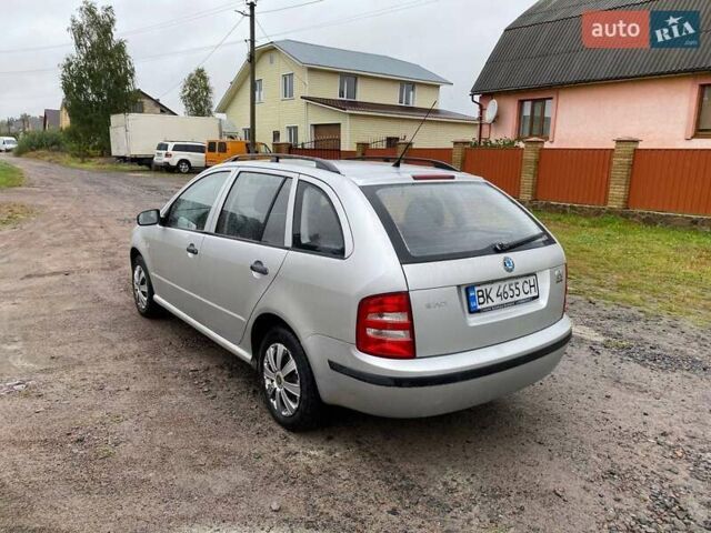 Сірий Шкода Фабія, об'ємом двигуна 1.39 л та пробігом 185 тис. км за 4200 $, фото 4 на Automoto.ua