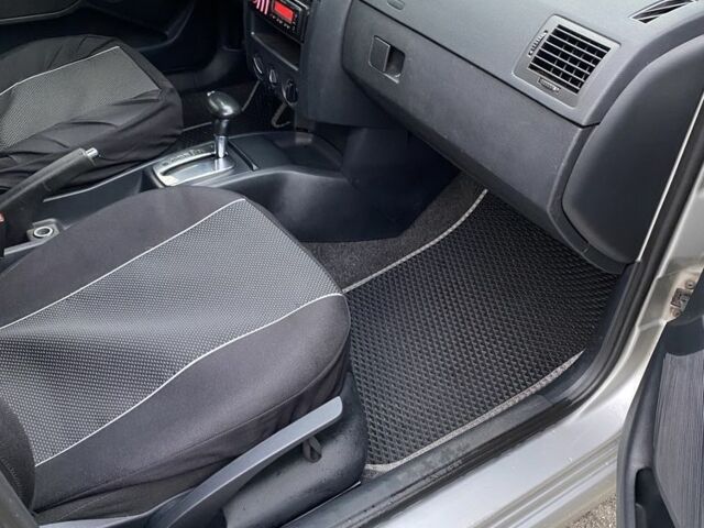 Серый Шкода Фабия, объемом двигателя 1.4 л и пробегом 243 тыс. км за 4600 $, фото 8 на Automoto.ua