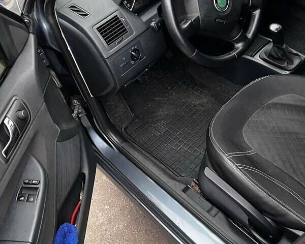 Сірий Шкода Фабія, об'ємом двигуна 1.39 л та пробігом 175 тис. км за 4200 $, фото 10 на Automoto.ua