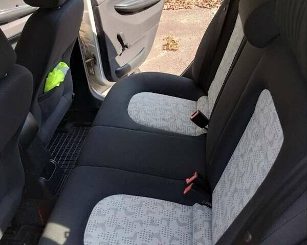 Сірий Шкода Фабія, об'ємом двигуна 1.39 л та пробігом 244 тис. км за 3950 $, фото 19 на Automoto.ua