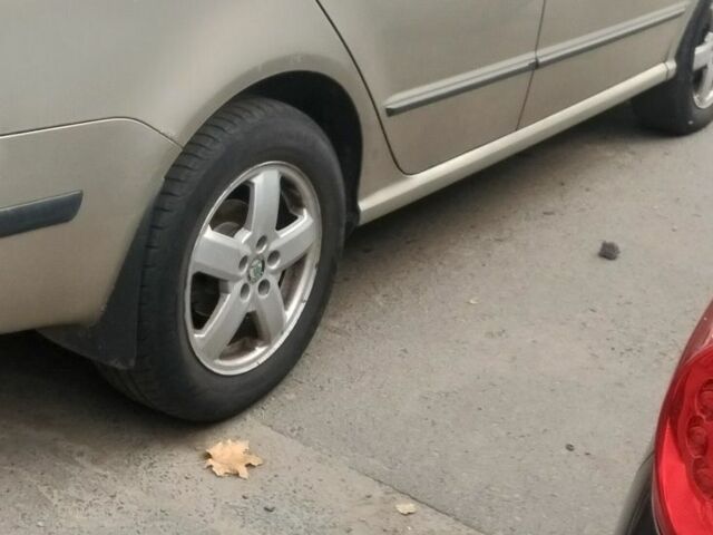 Сірий Шкода Фабія, об'ємом двигуна 1.9 л та пробігом 440 тис. км за 3937 $, фото 7 на Automoto.ua