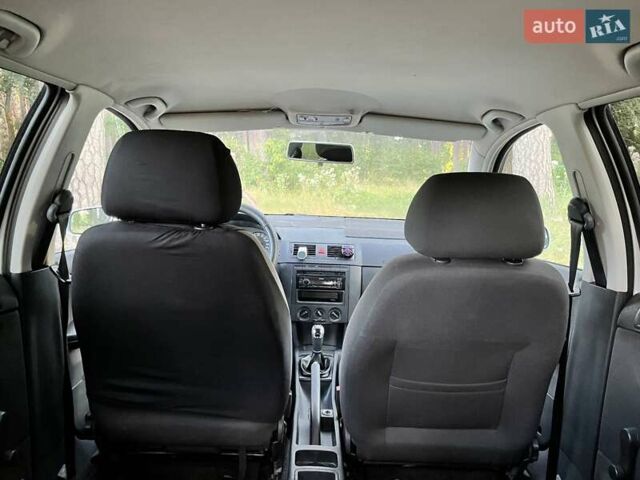 Шкода Фабия 2004 в Чернигове на Automoto.ua Серый Шкода Фабия, объемом двигателя 1.39 л и пробегом 280 тыс. км за 3300 $, фото 10 на Automoto.ua