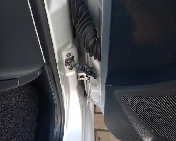 Серый Шкода Фабия, объемом двигателя 1.39 л и пробегом 220 тыс. км за 4250 $, фото 37 на Automoto.ua