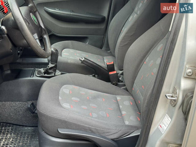 Серый Шкода Фабия, объемом двигателя 1.39 л и пробегом 208 тыс. км за 3999 $, фото 21 на Automoto.ua
