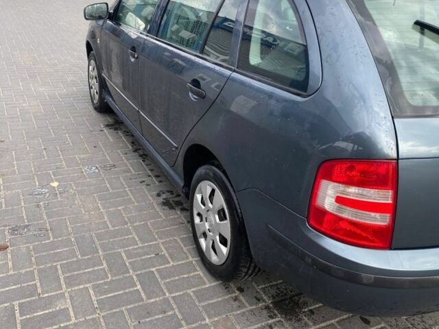 Серый Шкода Фабия, объемом двигателя 1.4 л и пробегом 200 тыс. км за 3450 $, фото 3 на Automoto.ua