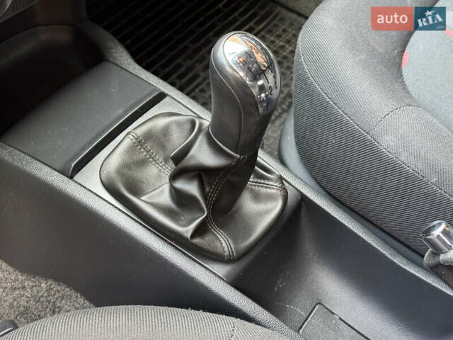 Серый Шкода Фабия, объемом двигателя 1.39 л и пробегом 208 тыс. км за 3999 $, фото 31 на Automoto.ua