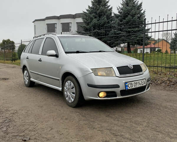 Серый Шкода Фабия, объемом двигателя 1.4 л и пробегом 253 тыс. км за 2800 $, фото 4 на Automoto.ua