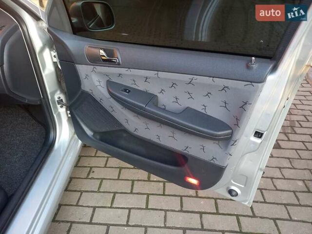 Серый Шкода Фабия, объемом двигателя 1.39 л и пробегом 220 тыс. км за 4250 $, фото 38 на Automoto.ua