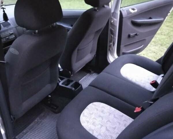 Серый Шкода Фабия, объемом двигателя 1.39 л и пробегом 240 тыс. км за 3500 $, фото 1 на Automoto.ua